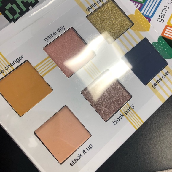 Limited edition Tetris x Ipsy eyeshadow palette - Picture 4 of 5